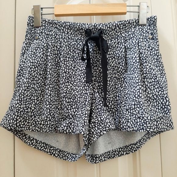 Lululemon Spring Break Away Short - Picture 3 of 6